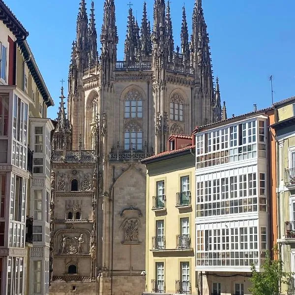 APARTAMENTOS LA FLORA BURGOS todos con aire acondicionado y ascensor, hotel en Burgos