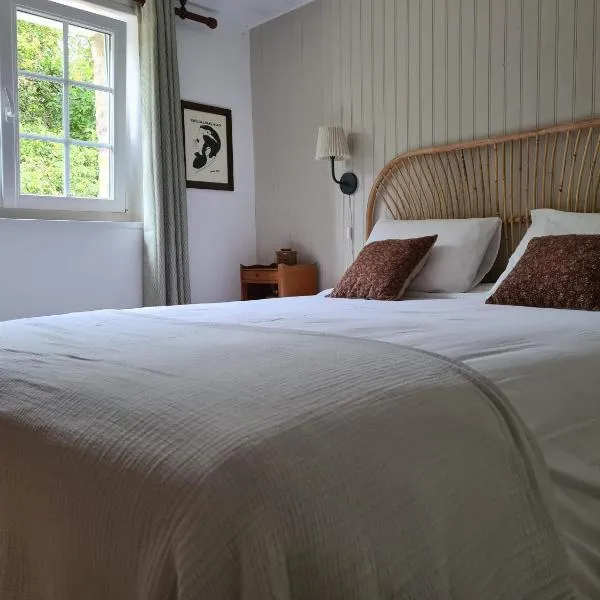 La Maison des Tilleuls – hotel w mieście Saint-Germain-sur-Sèves