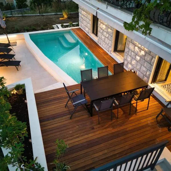 Villa Nika with private heated pool, hotel v destinaci Slano