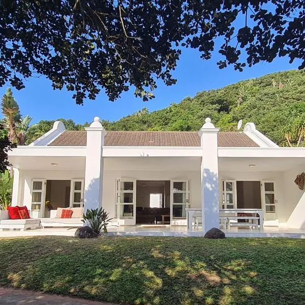 Villa Songo, Estuary Country Estate - INVERTER & RENOVATED, hotel in Port Edward