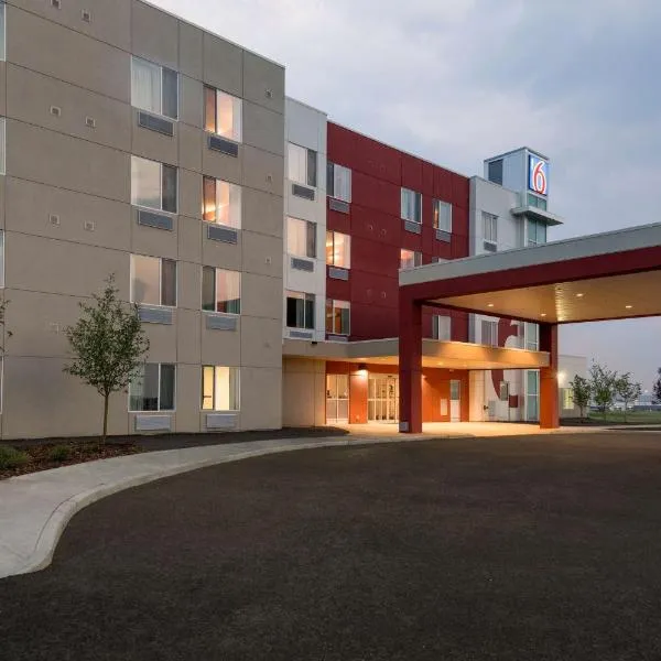 Motel 6 Airdrie, hotel en Airdrie