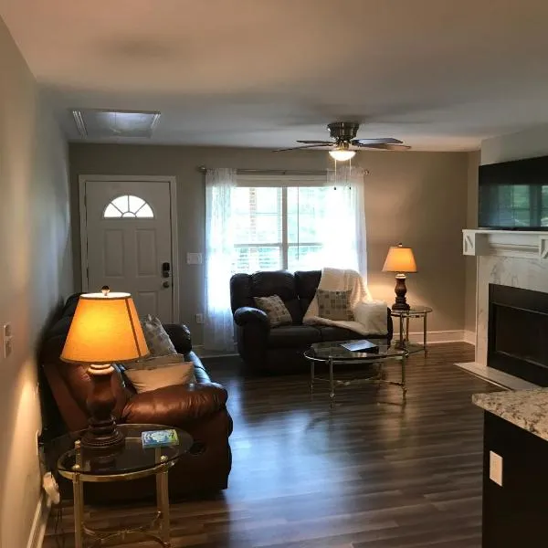 Brand New 3 bedroom 2 bath Home (Built 2022), hotel v destinaci Huntsville