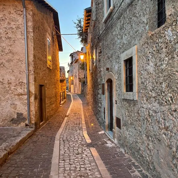 La casa di mezzo, hotel en Calascio