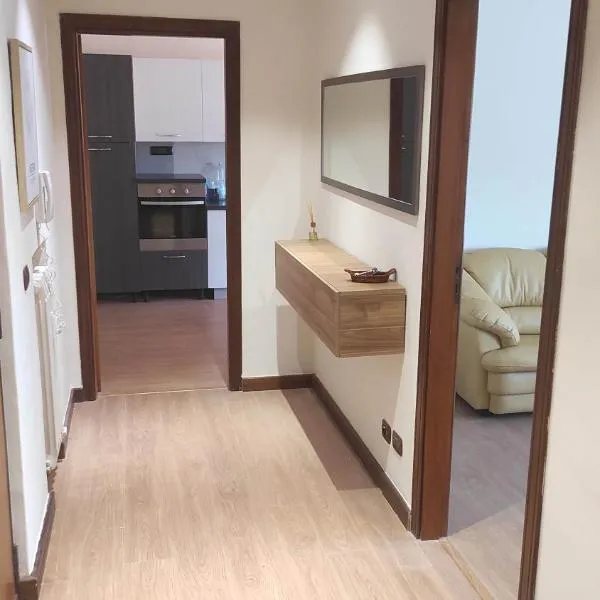 Appartamento in zona residenziale, khách sạn ở Surdo