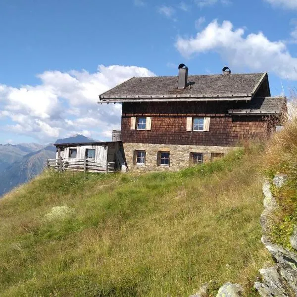 Almgasthaus Flecknerhütte, hotel v destinaci San Leonardo in Passiria