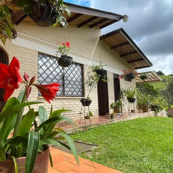 Hermosa finca villajovi con piscina privada、カリのホテル