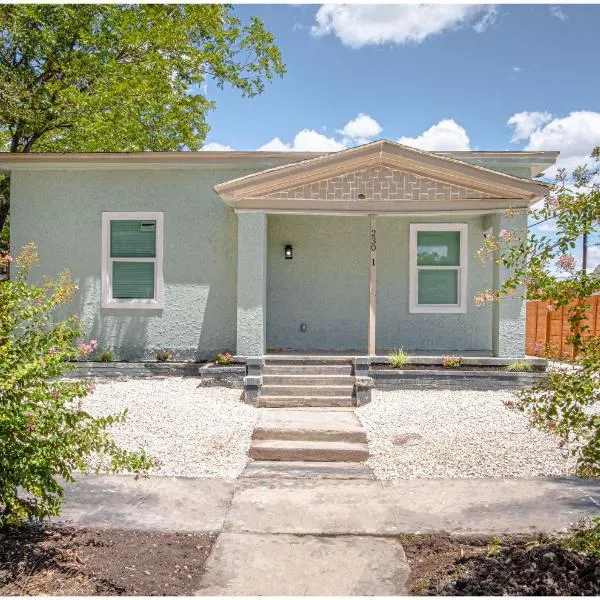 Cozy and Lovely 2BR 2BA Apt#A Near Lively Downtown, hotel en San Antonio