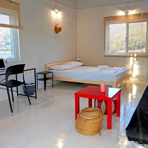 Figs & Grapes * Cosy small house * Marmari * South Evia, hotel v destinaci Marmarion