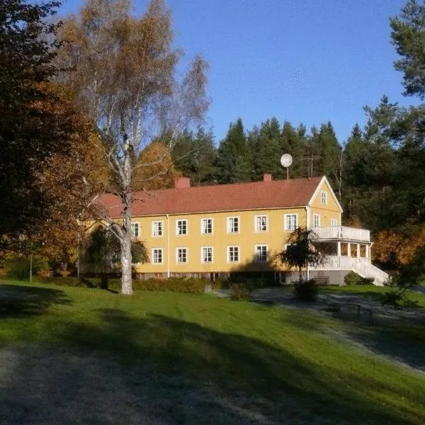 Hotel PerOlofGården, hótel í Åsbro