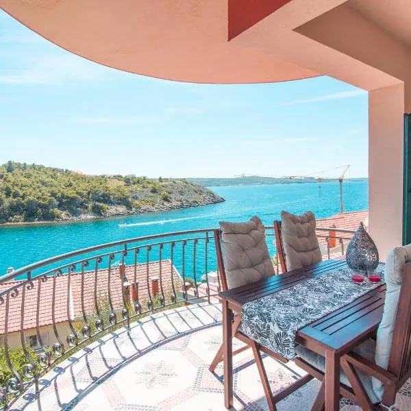 Apartments Mali Dvor Novigrad, hotel v destinácii Novigrad, Dalmatia