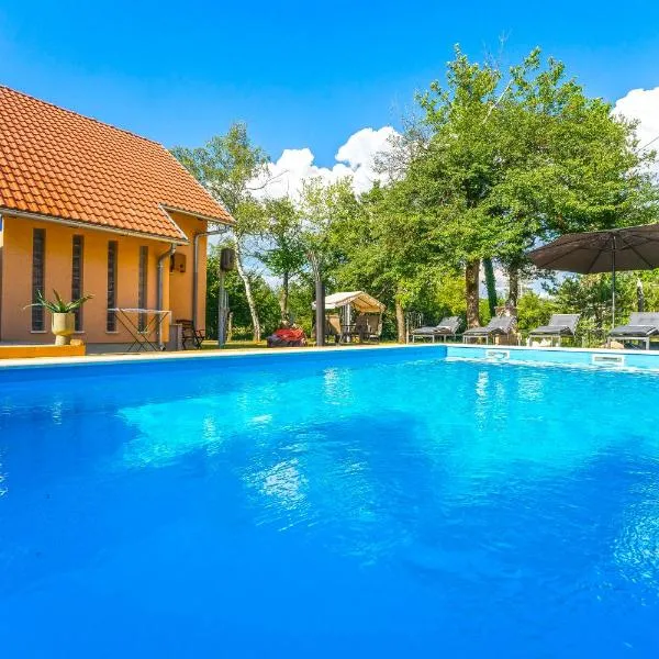 Villa Suzana's Nature Hideout, hotel in Gospić