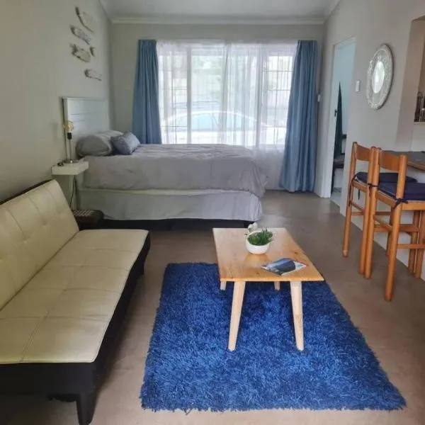 Lovely 1 Queen bed, 1 Sleeper couch Self-catering cottage, hotel v mestu Kloof