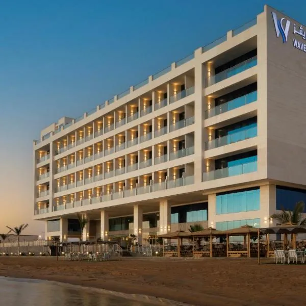 Waves Hotel, hotel di Umm Lajj