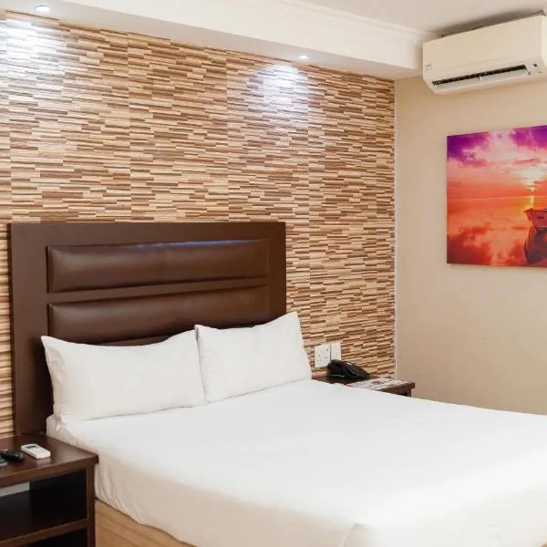 Bayside Hotel 100 Pixley Kaseme Street (West Street)、ダーバンのホテル