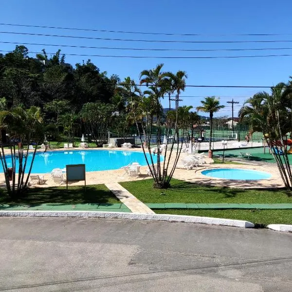 Apartamento até 10 pessoas na enseada Guarujá em condomínio clube praia piscinas salão jogos quadra futebol campo parquinho brinquedos Wi-fi Home office, hotel v destinaci Guarujá