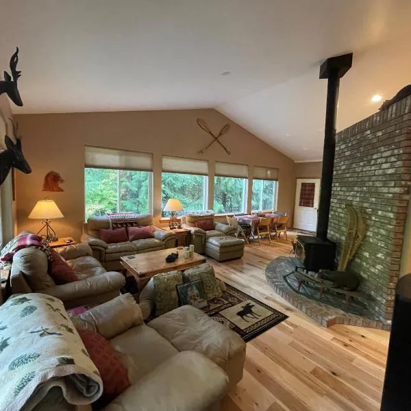 Cozy Riverfront Retreat, hotel v destinaci Leavenworth