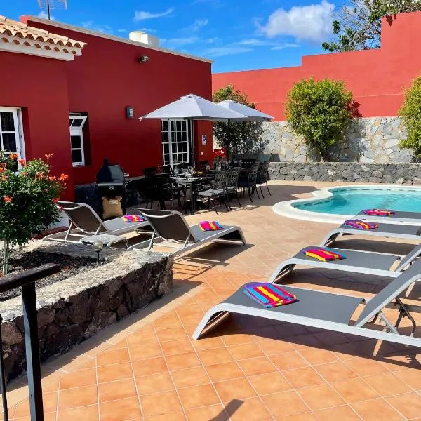 Villa Consuelo - Quiet Location Close to Resorts, хотел в Buzanada