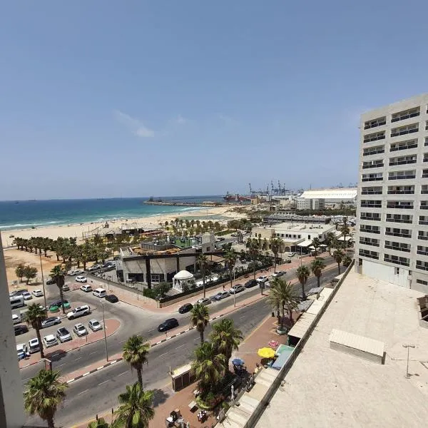 Lovely three-room apartment above the promenade, hotel a Ashdod