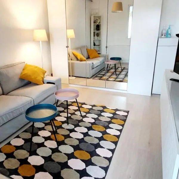 New Cozy Apartment 3 min to subway 24h/7 self check-in, hotel v mestu Popeşti-Leordeni