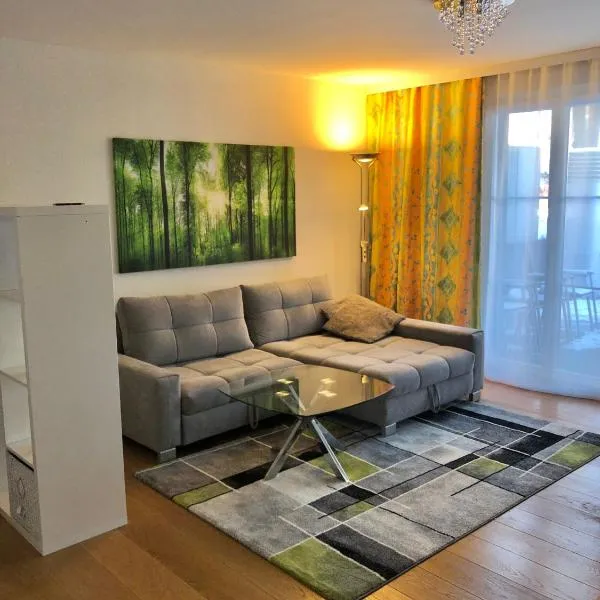 Gemütliches 2 Zimmer Studio mit Gartensitzplatz, hotel v destinaci Fällanden