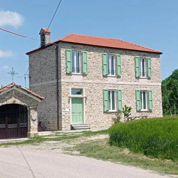 Rifugio escursionistico ex-scuola Grassi, Bubbio, hotel en Montechiaro D'acqui