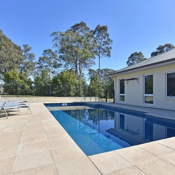 Hunter Winery Hideaway with Pool & Games Room, hotel in Nulkaba