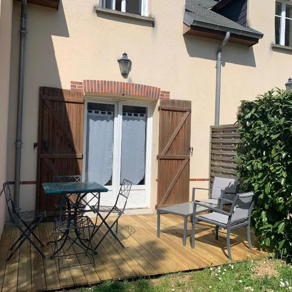 Cottage avec terrasse Domaine golf de Limère prox Orléans, hotel v destinaci Ardon