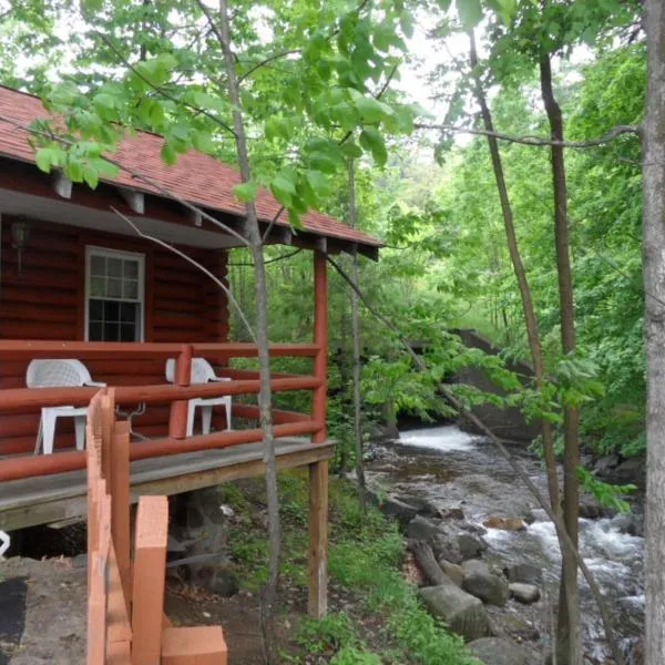 Seven Dwarfs Cabin - On The Brook Cabins, hotel di Lake George