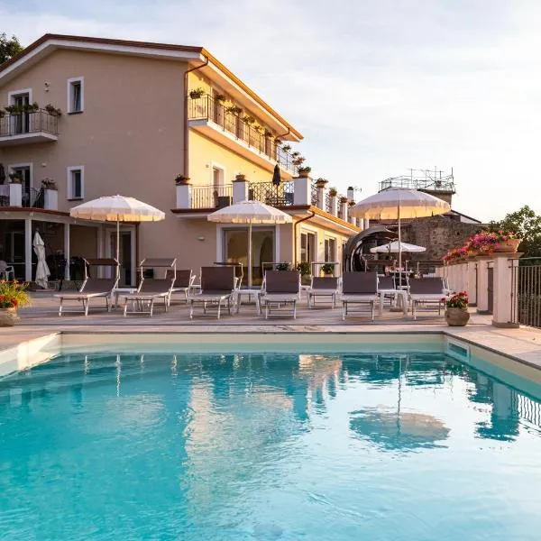 Residence I Lauri, מלון בLaureana Cilento