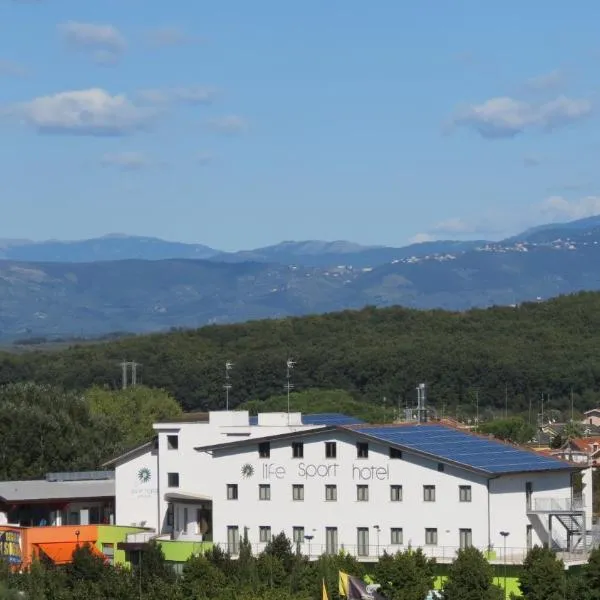 Life Sport Hotel, hotel Mentanában