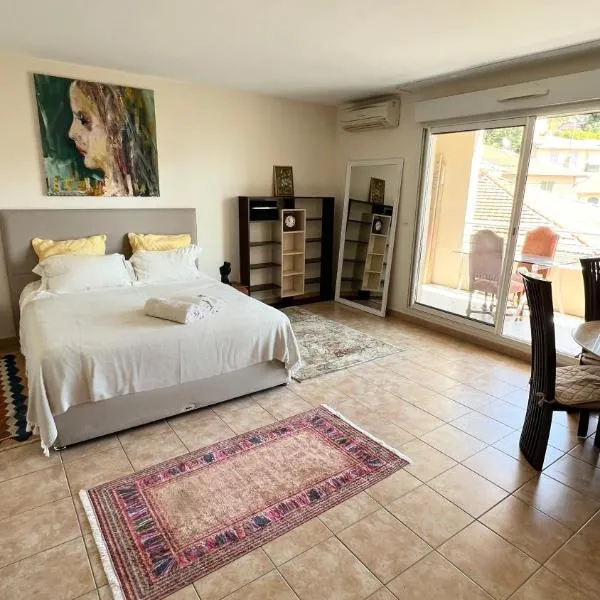 Mari stunning apartment next to Monaco with a sea view terrace, hotel a Beausoleil