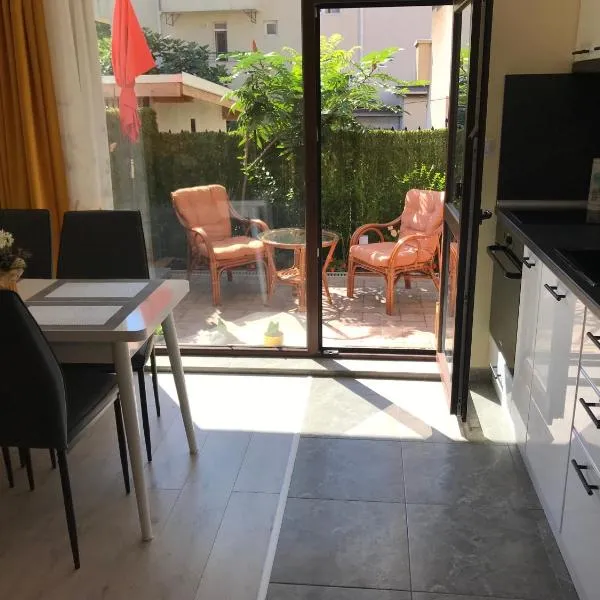 Sunrise City A2, Sarafovo, hotel di Burgas