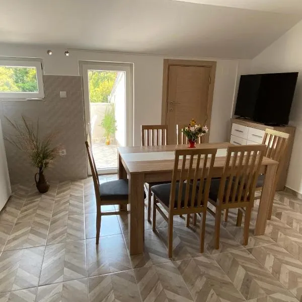 Apartment Ceman, hotel in Mrčevac