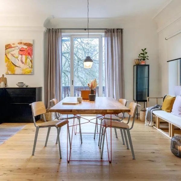 Design&Natur - hochwertige Ferienwohnung "Sundowner" in alter Villa, hotel v destinaci Grünau im Almtal