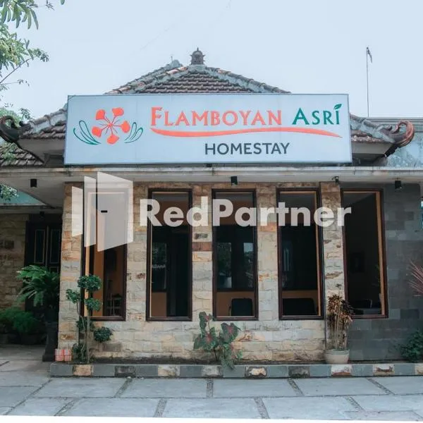 Flamboyan Asri Syariah Mitra RedDoorz near Kampung Inggris Pare, hotel v destinaci Pare