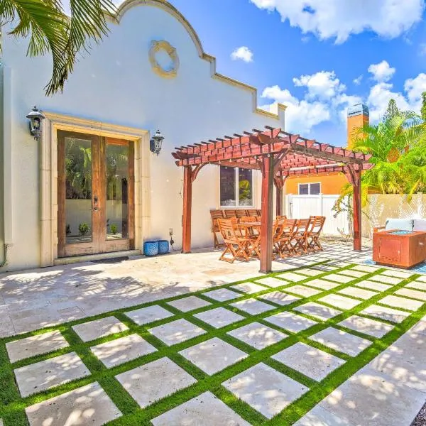 Sunny Sarasota Abode with Yard about 1 Mi to Dtwn!, hotel in Sarasota