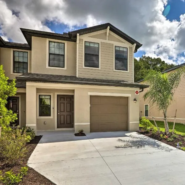 Brand New Fort Myers Townhome Community Pool, hotel in Fort Myers