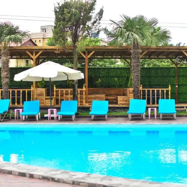 Hotel Genatsvale، فندق في Agara