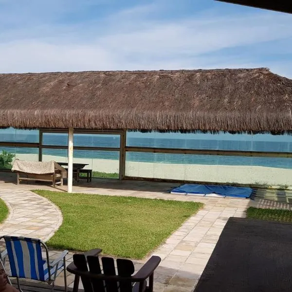 Casa de praia frente mar, hotel em Maricá