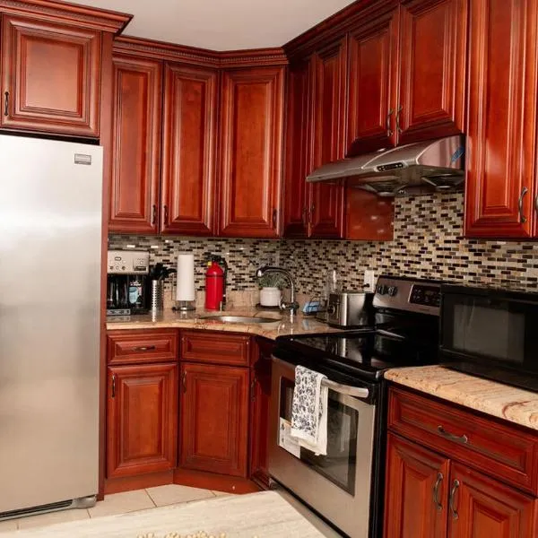 Tonel Paradise 1BR private entrance Near JFK, hotel v destinaci Rosedale