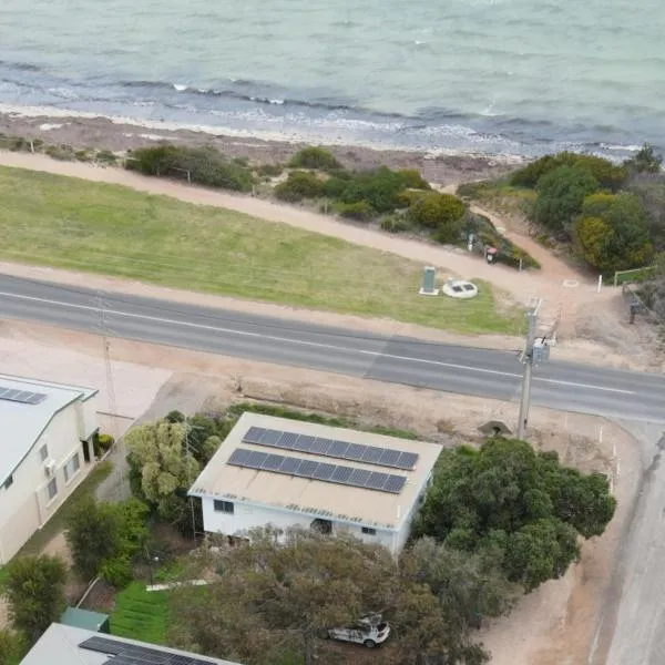 Seafront Shack, hotel en Weetulta