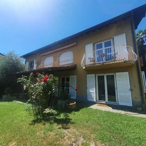 Golden Hill - Big rooms with Kitchen and Garden, hotel v destinaci Collina d'Oro