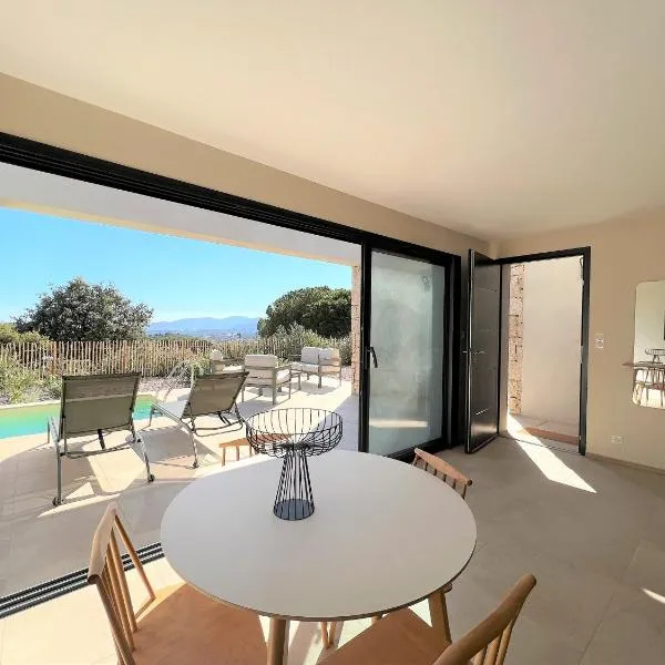 Casa di Bà - villa 2 chambres avec piscine à 10 minutes des plages，Afa的飯店