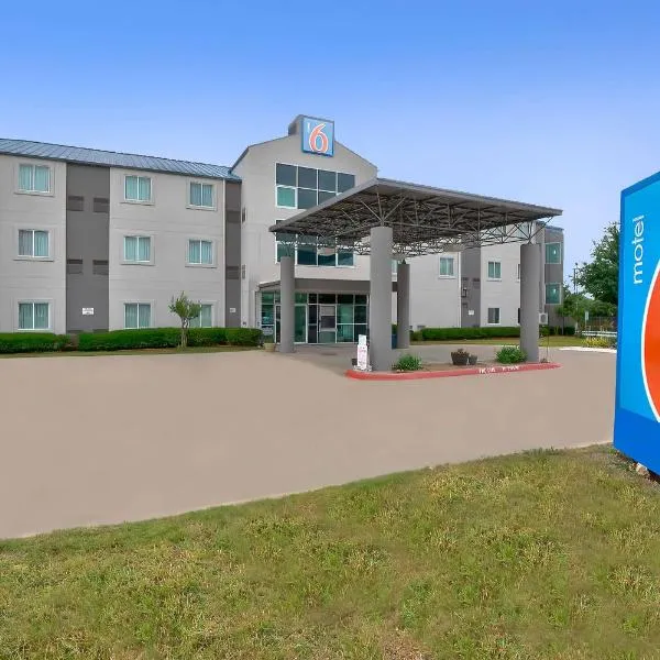 Motel 6-Benbrook, TX - Fort Worth, hotel v destinaci Benbrook