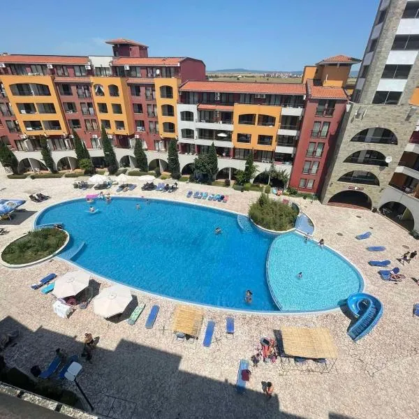 Marina Cape SP private apartments, viešbutis mieste Aheloy