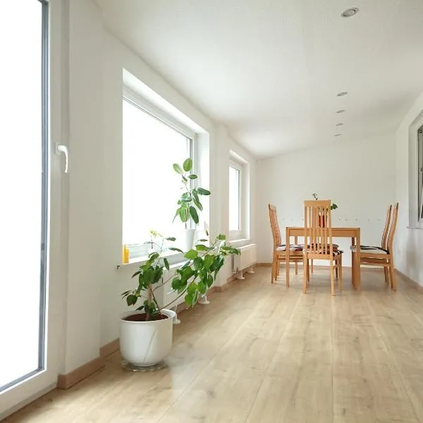 Bungalow in Messenähe, hotel en Hannover