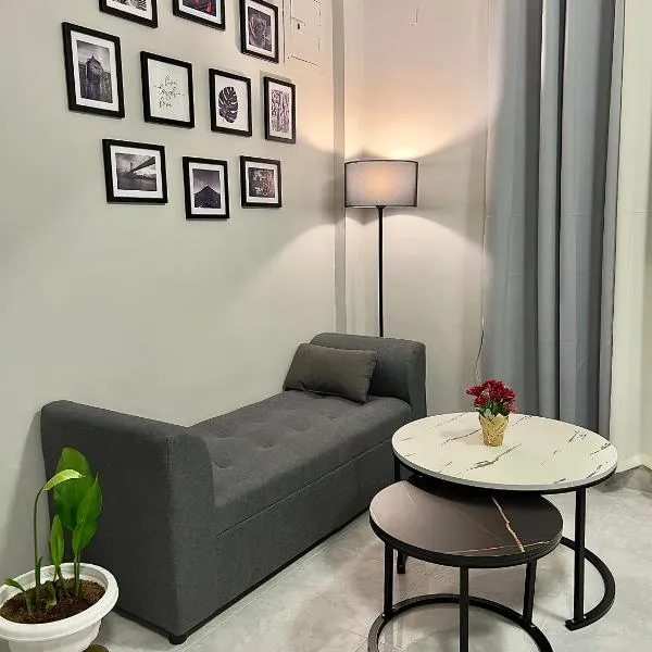 Modern Vacation Home Apartelle Near Centro, hotel v destinaci Iriga City