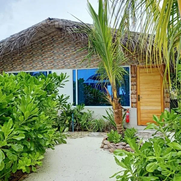 Island Life Maldives Retreat & Spa, hotelli kohteessa Magoodhoo