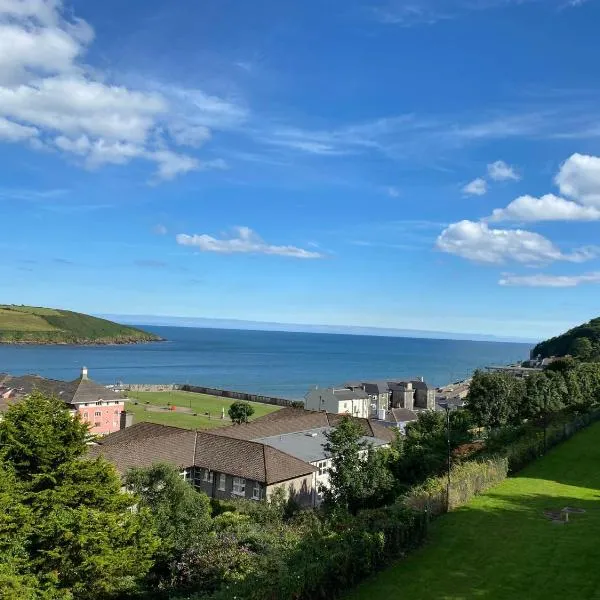 Sunnyside View Apartment -modern & cosy apartment with magnificent views to match, hôtel à Youghal