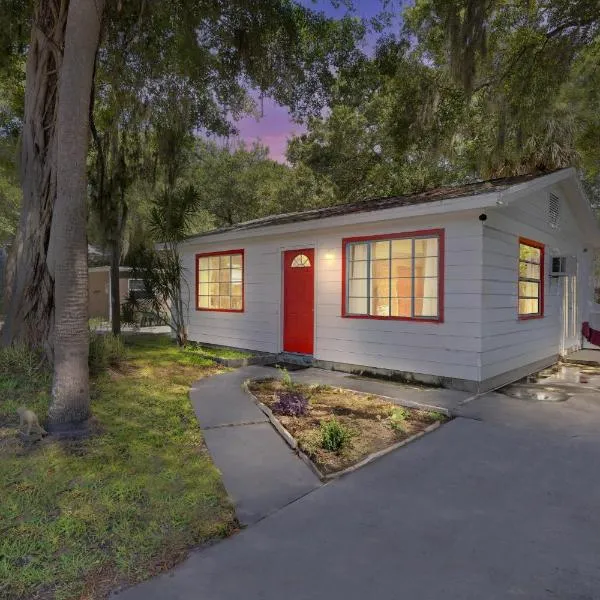 Downtown Single Family Modern Bungalow close to beaches and dining home, hotel en Sarasota